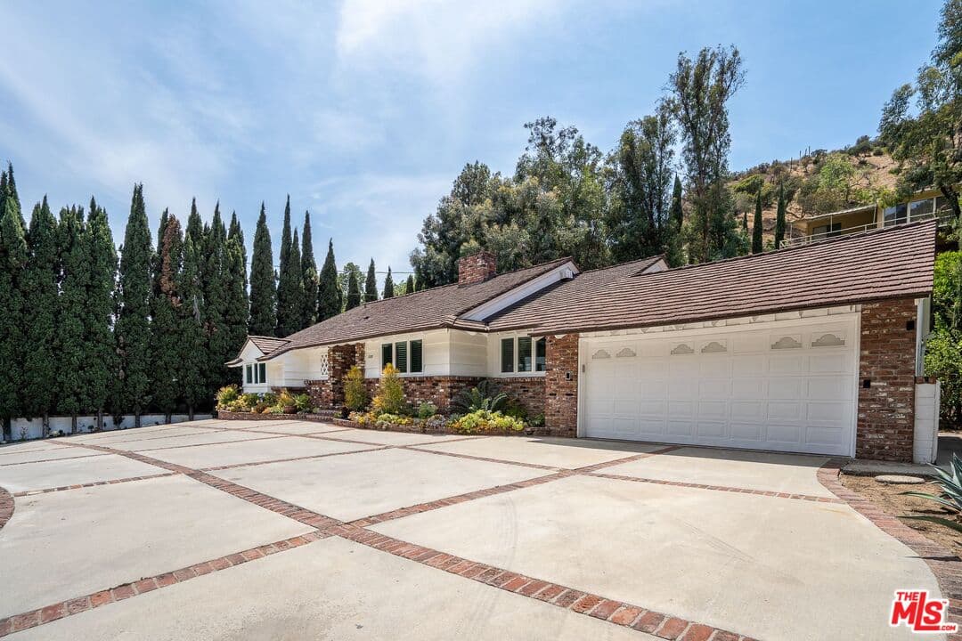 3 bd, 3 ba House in Beverly Hills, CA — $7,500/mo — photo 2