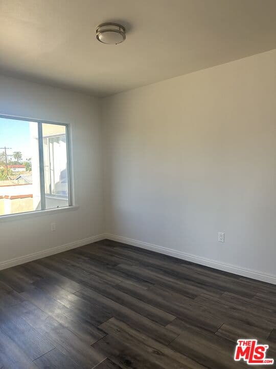 4 bd, 2 ba Townhouse in Los Angeles, CA — $4,400/mo — photo 2
