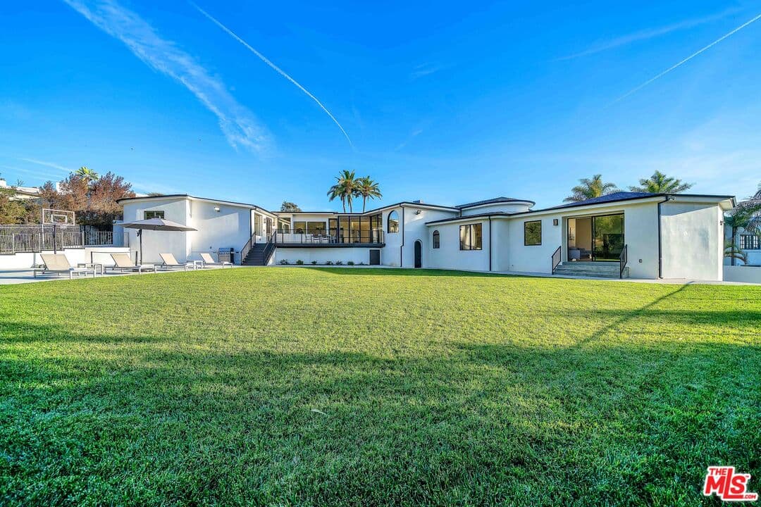 5 bd, 5 ba House in Pacific Palisades, CA — $23,000/mo — photo 2