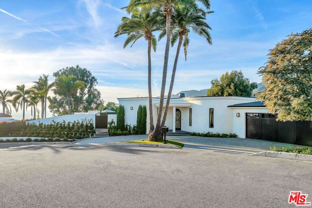 5 bd, 5 ba House in Pacific Palisades, CA — $23,000/mo — photo 1