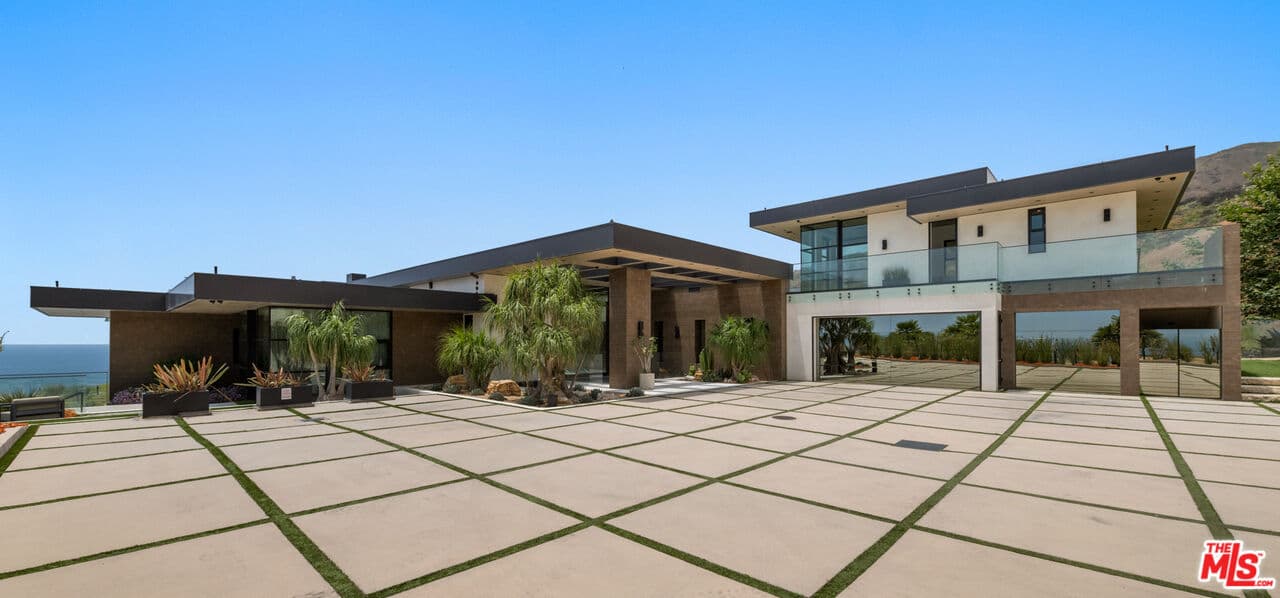 6 bd, 9 ba House in Malibu, CA — $125,000/mo — photo 2