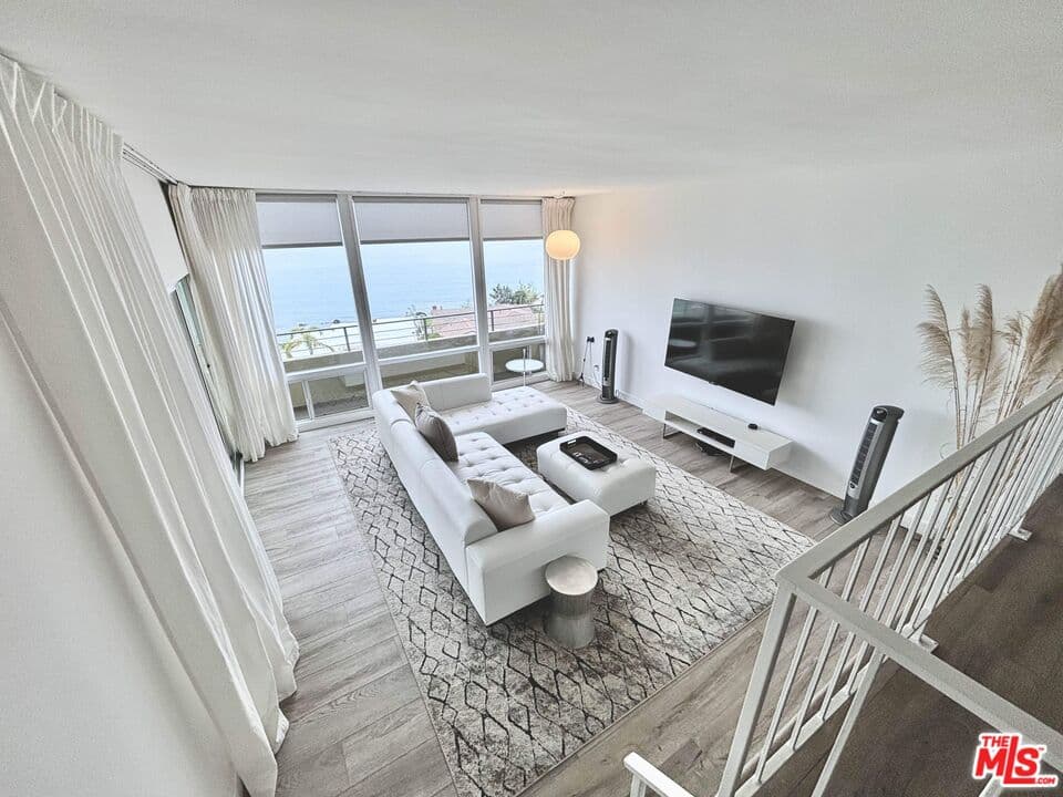 2 bd, 2 ba Condo in Malibu, CA — $8,250/mo — photo 2