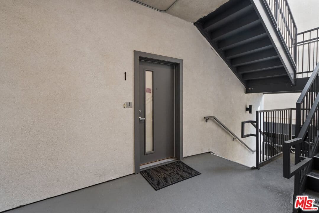 3 bd, 3 ba Townhouse in North Hollywood, CA — $4,250/mo — photo 2