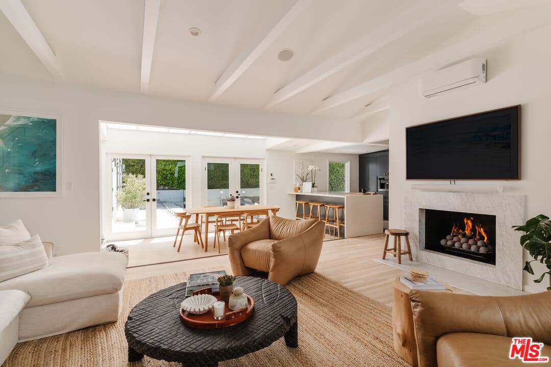 5 bd, 5 ba House in Santa Monica, CA — $39,500/mo — photo 2