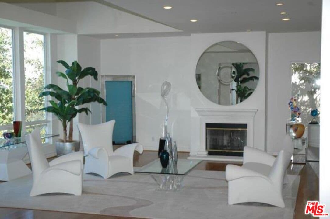 5 bd, 8 ba House in Los Angeles, CA — $17,000/mo — photo 2
