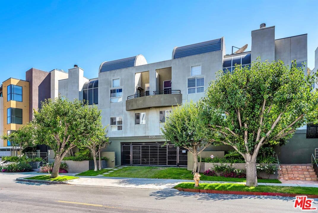 2 bd, 3 ba Condo in Los Angeles, CA — $6,200/mo — photo 1