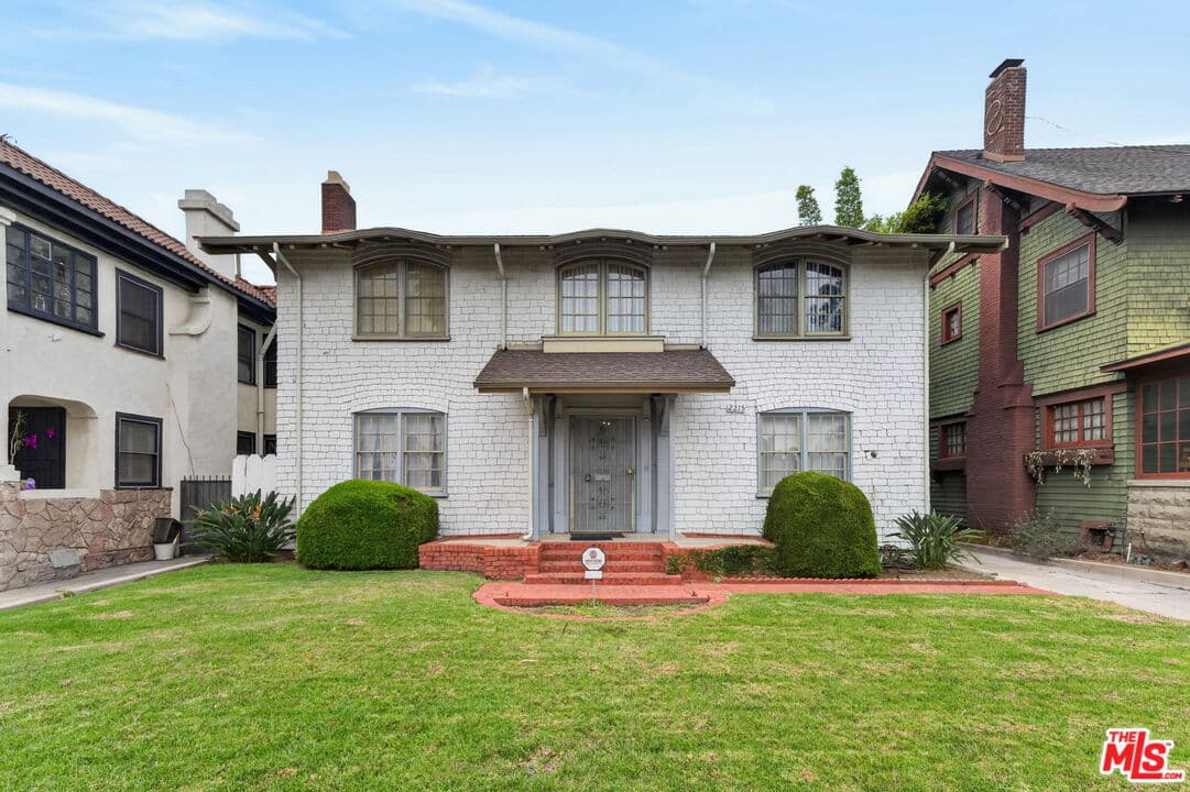4 bd, 3 ba House in Los Angeles, CA — $6,000/mo — photo 1