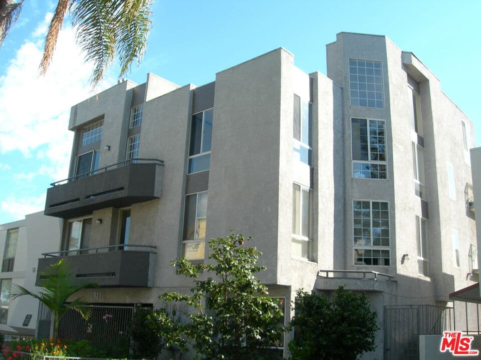 2 bd, 2 ba Apartment in Los Angeles, CA — $3,500/mo — photo 2