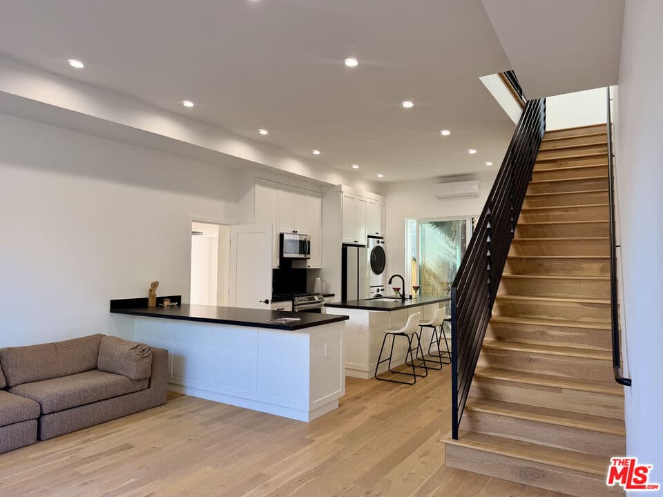 3 bd, 2 ba House in Los Angeles, CA — $5,500/mo — photo 2