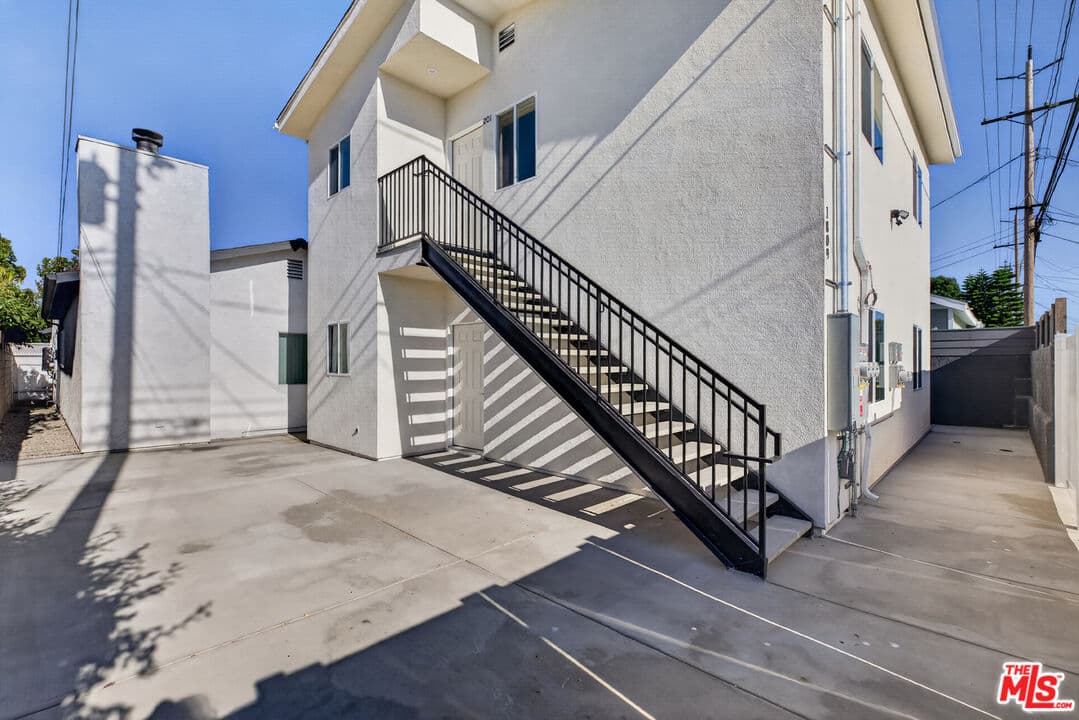 2 bd, 2 ba House in Burbank, CA — $3,200/mo — photo 1