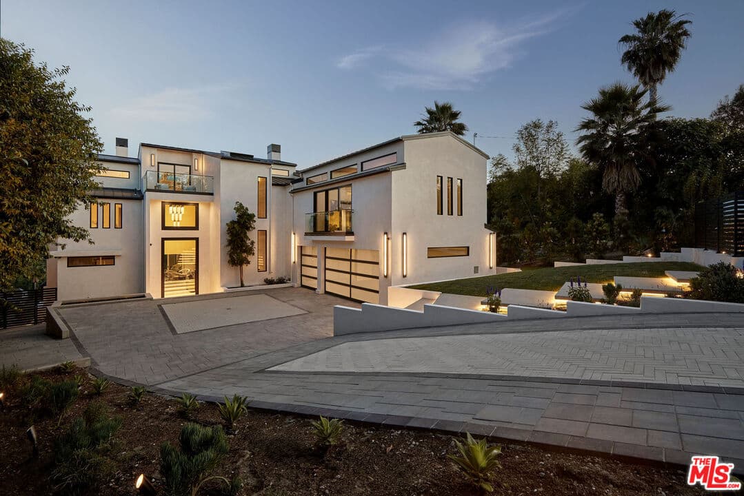 6 bd, 8 ba House in Encino, CA — $28,000/mo — photo 2