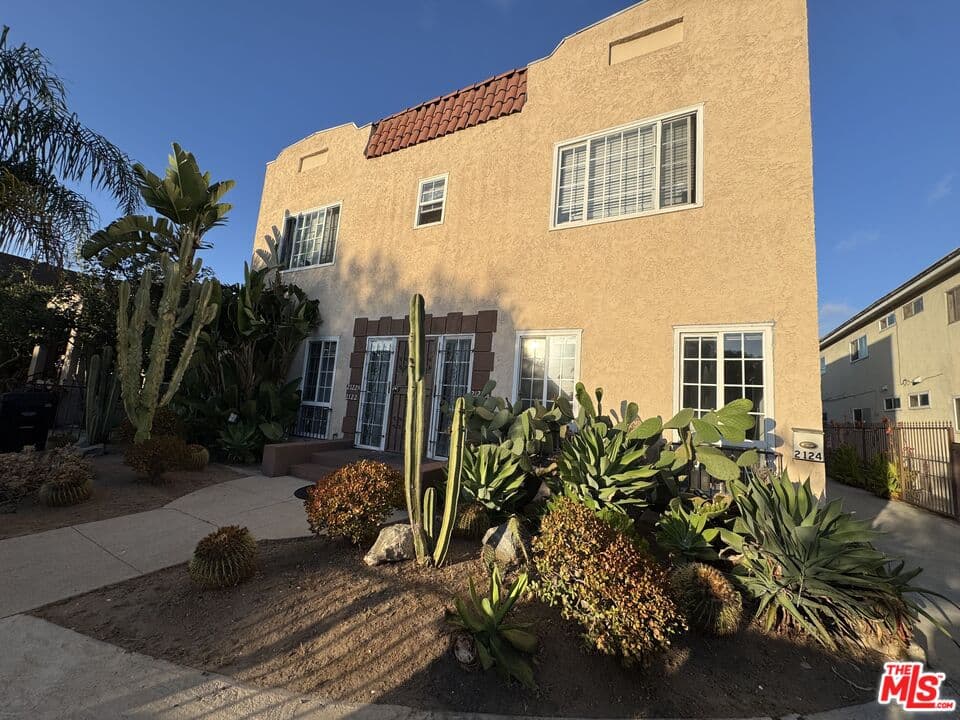1 bd, 1 ba Apartment in Los Angeles, CA — $2,300/mo — photo 2