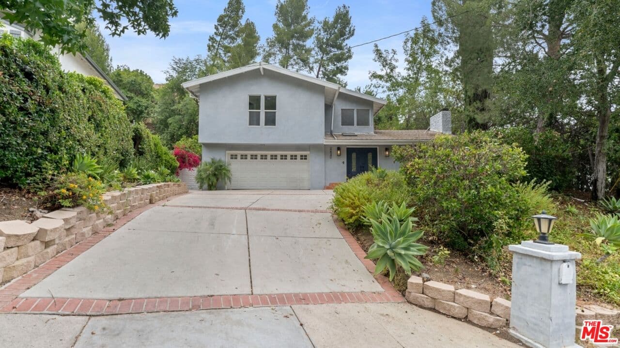 4 bd, 3 ba House in Woodland Hills, CA — $7,599/mo — photo 2