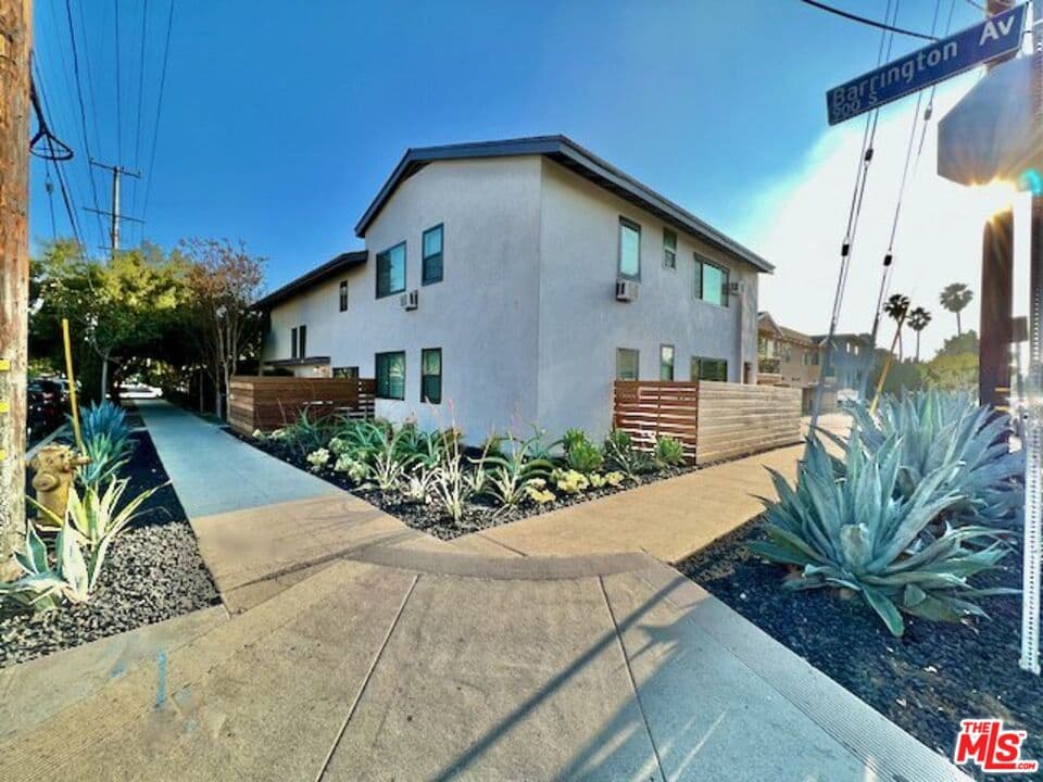 2 bd, 3 ba Townhouse in Los Angeles, CA — $5,045/mo — photo 2