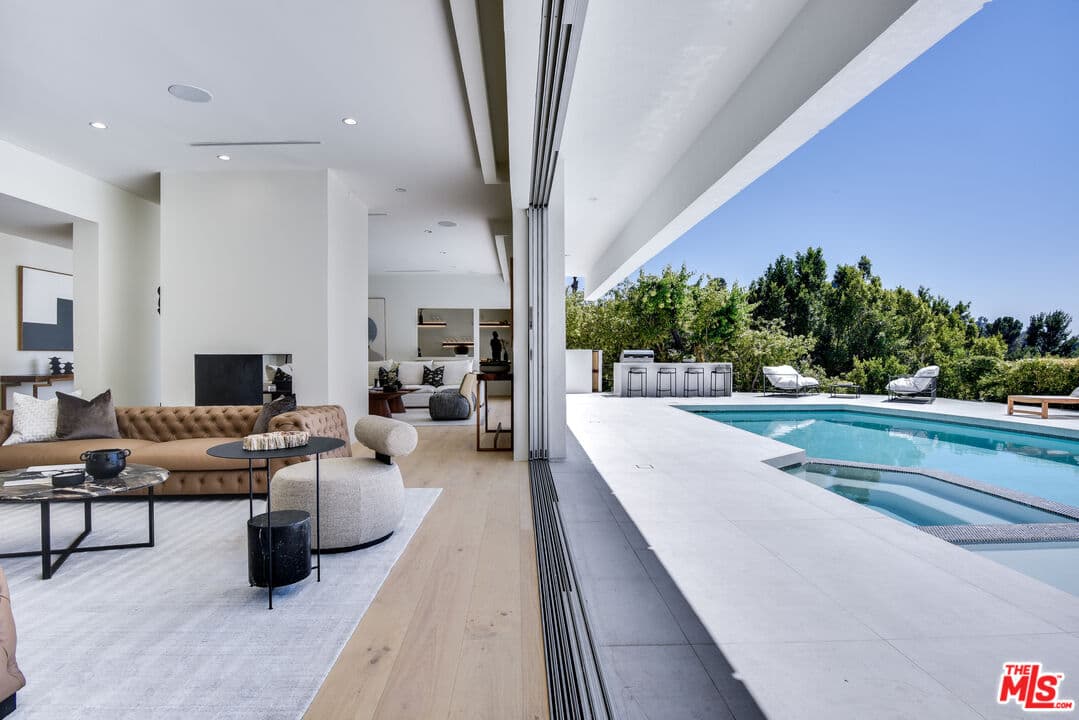 5 bd, 5 ba House in Beverly Hills, CA — $60,000/mo — photo 2