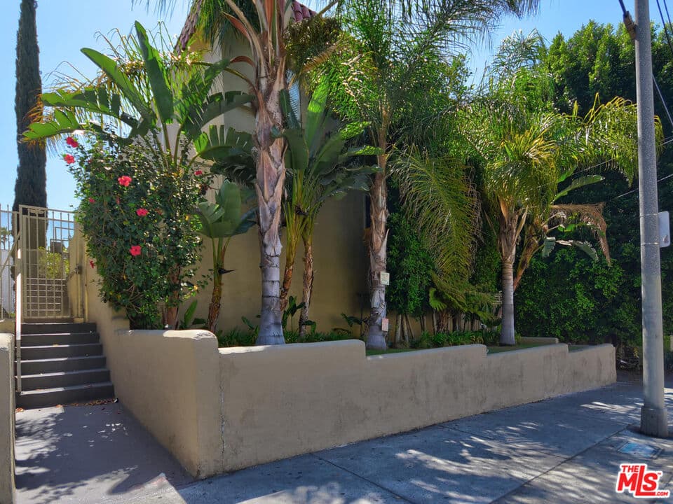 2 bd, 1 ba Apartment in Los Angeles, CA — $2,145/mo — photo 1