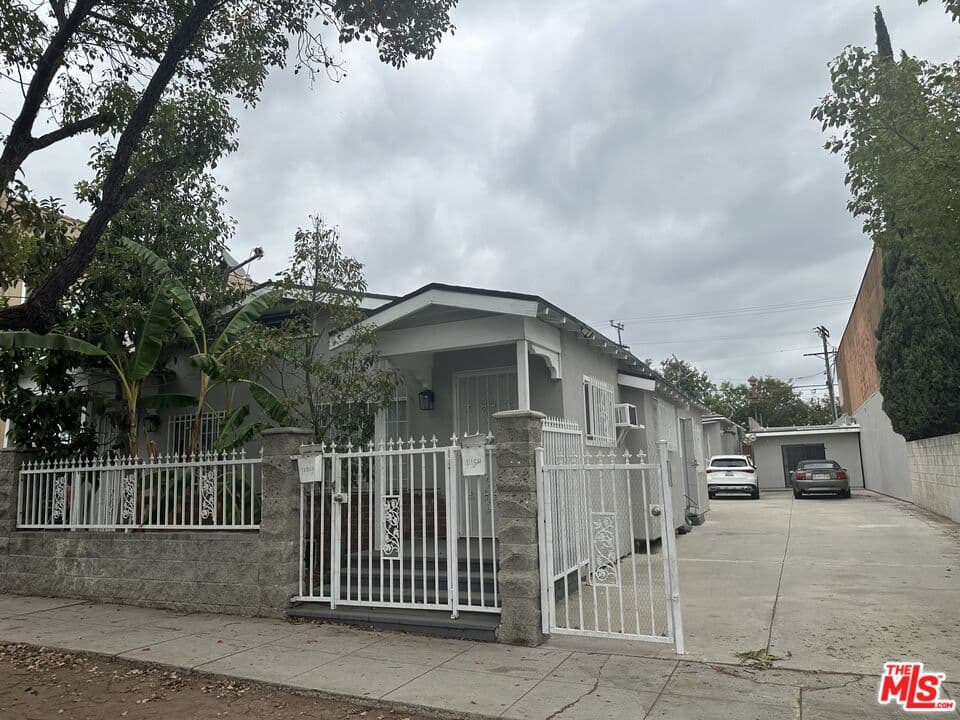 2 bd, 1 ba Apartment in Los Angeles, CA — $2,600/mo — photo 1