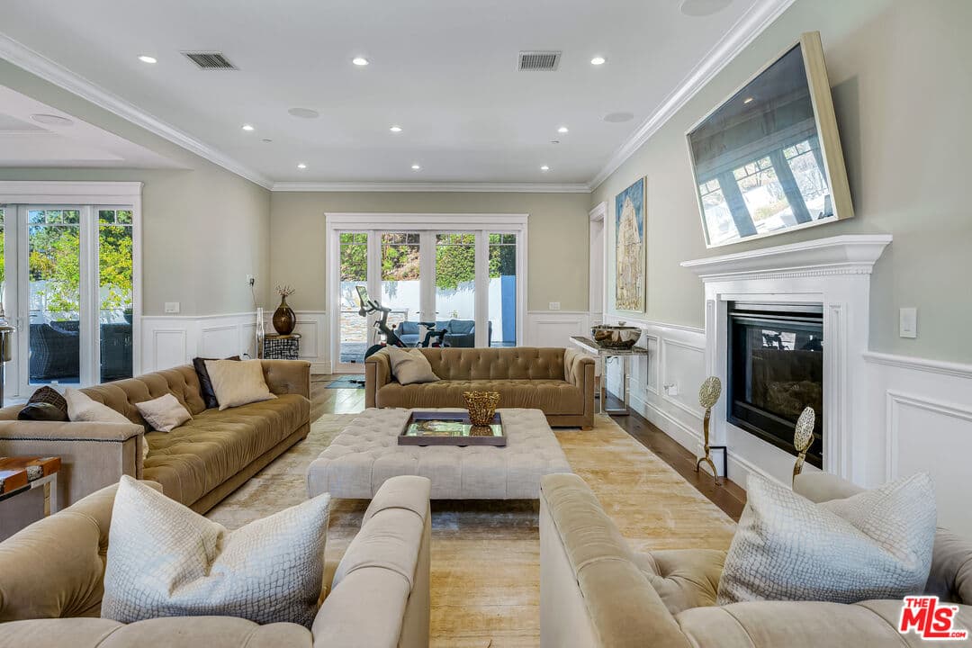 5 bd, 5 ba House in Tarzana, CA — $15,000/mo — photo 1