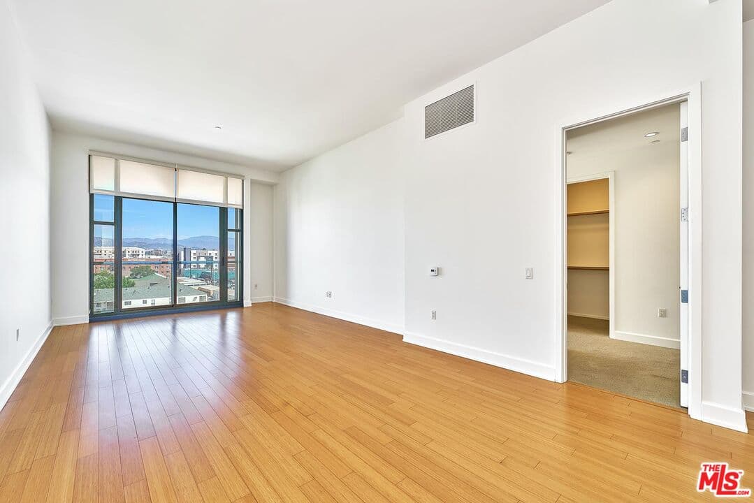 2 bd, 2 ba Condo in Los Angeles, CA — $3,780/mo — photo 2