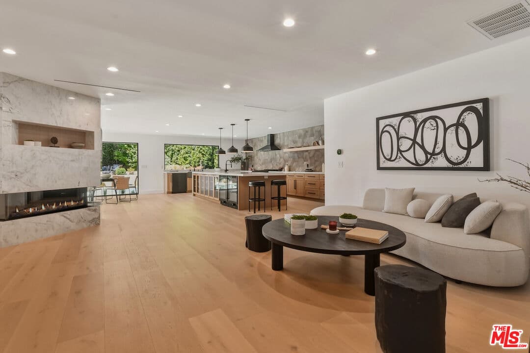 4 bd, 4 ba House in Sherman Oaks, CA — $13,500/mo — photo 2