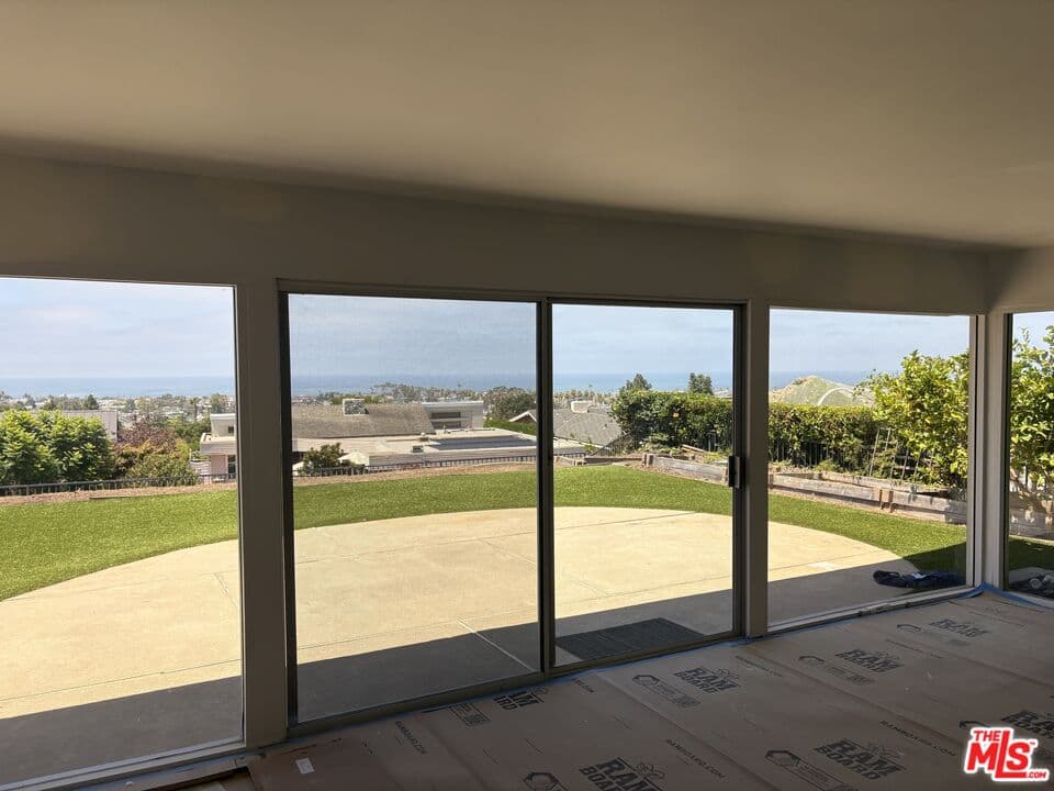 3 bd, 3 ba House in Corona Del Mar, CA — $21,500/mo — photo 2