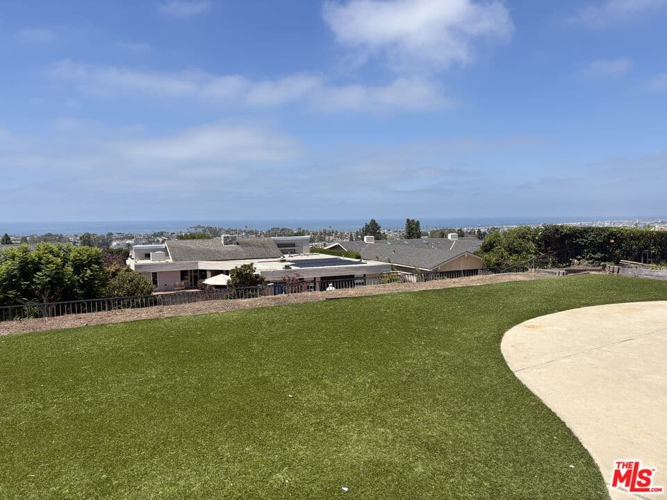 3BR House in Corona Del Mar — $21,500/mo