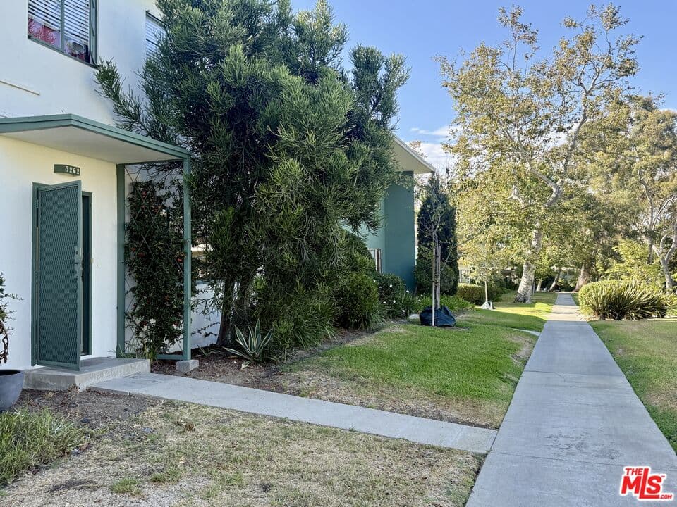 2 bd, 1 ba Condo in Los Angeles, CA — $3,300/mo — photo 2