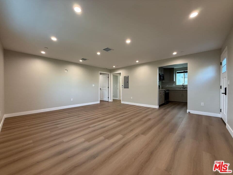 2 bd, 2 ba House in North Hollywood, CA — $2,790/mo — photo 2