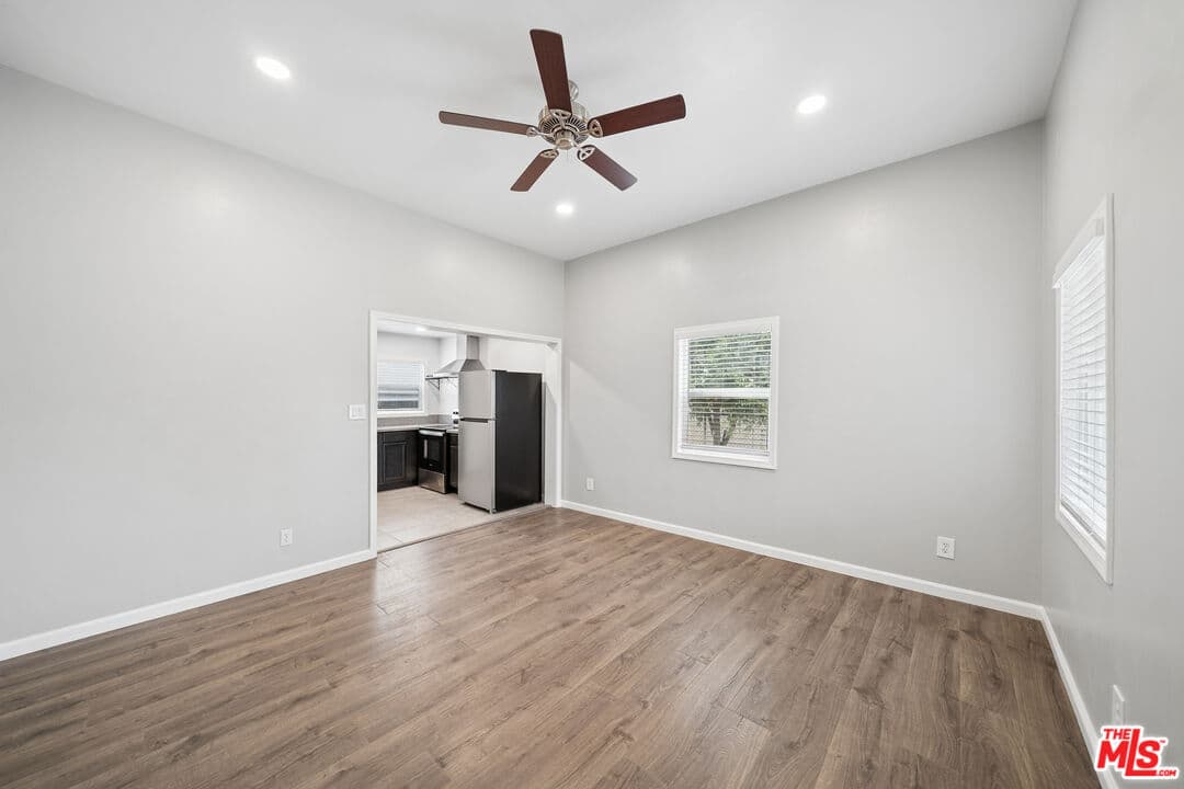 3 bd, 2 ba Townhouse in Los Angeles, CA — $3,395/mo — photo 2