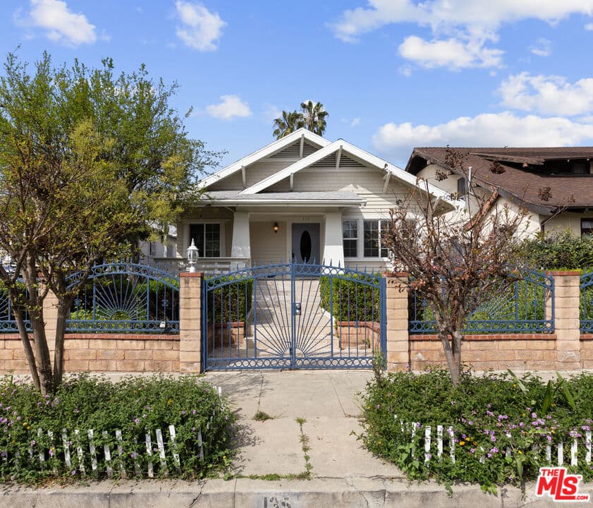 3 bd, 2 ba House in Los Angeles, CA — $4,995/mo — photo 2