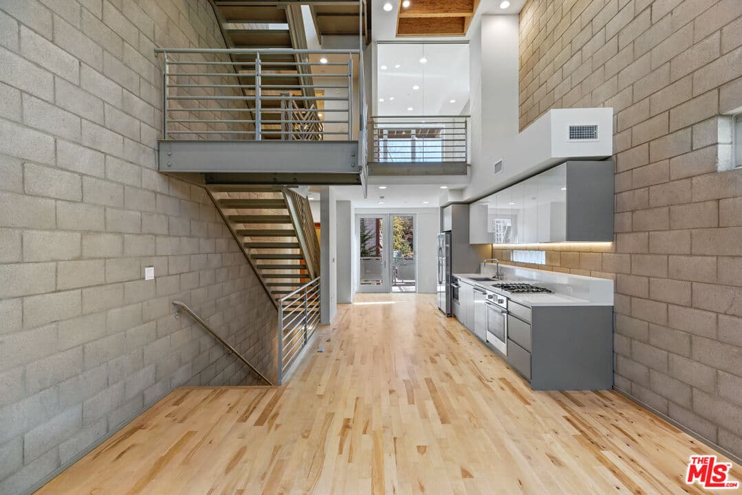 2 bd, 3 ba Condo in Los Angeles, CA — $6,000/mo — photo 2