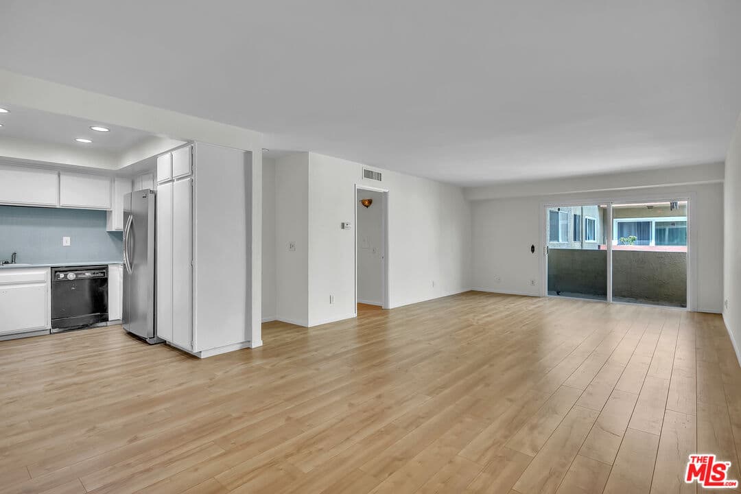 2 bd, 2 ba Condo in Glendale, CA — $2,850/mo — photo 2