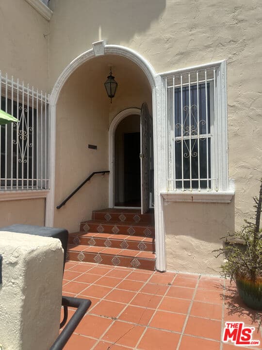 3 bd, 2 ba Apartment in Los Angeles, CA — $5,595/mo — photo 1