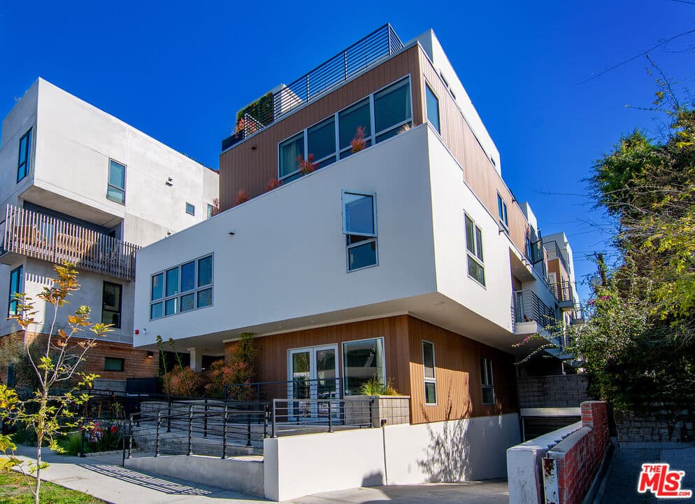 3 bd, 3 ba Condo in West Hollywood, CA — $6,995/mo — photo 2