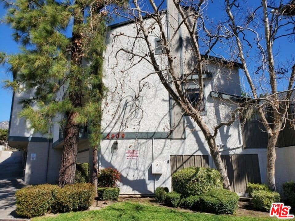3 bd, 3 ba Condo in La Crescenta, CA — $3,950/mo — photo 2