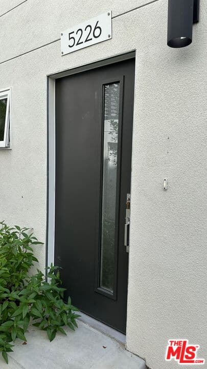 2 bd, 2 ba Townhouse in North Hollywood, CA — $3,250/mo — photo 2