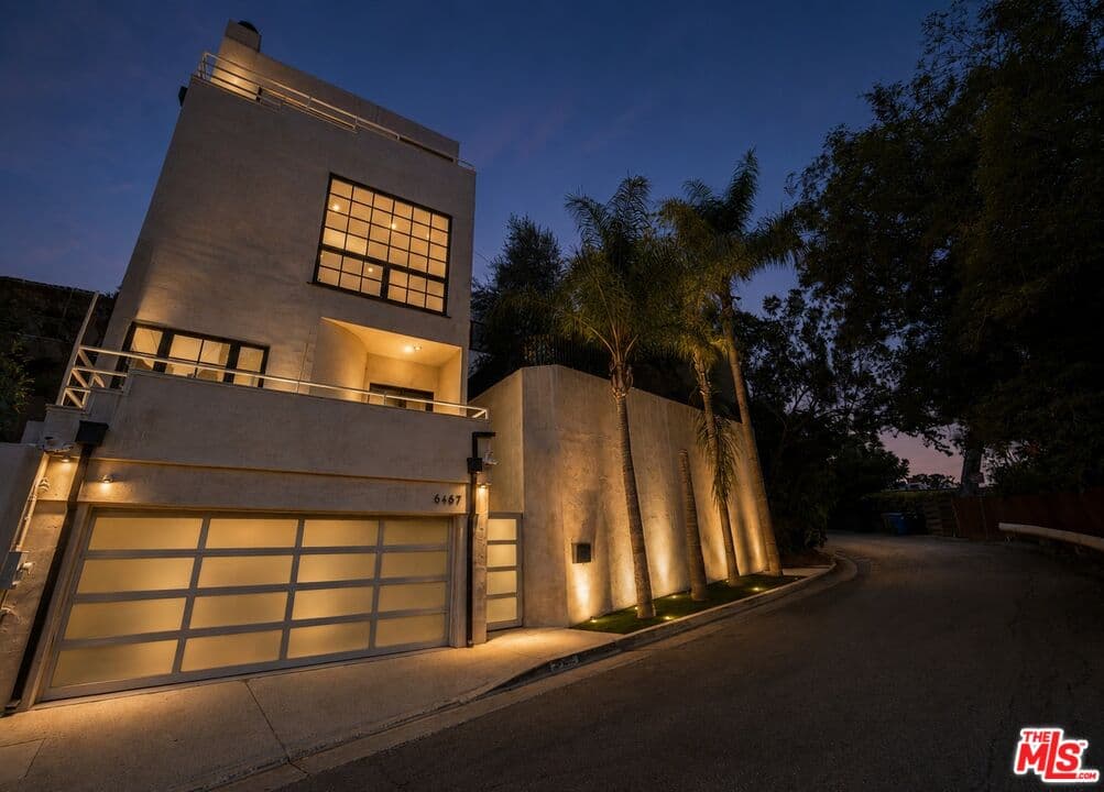 3 bd, 3 ba House in Los Angeles, CA — $9,999/mo — photo 2