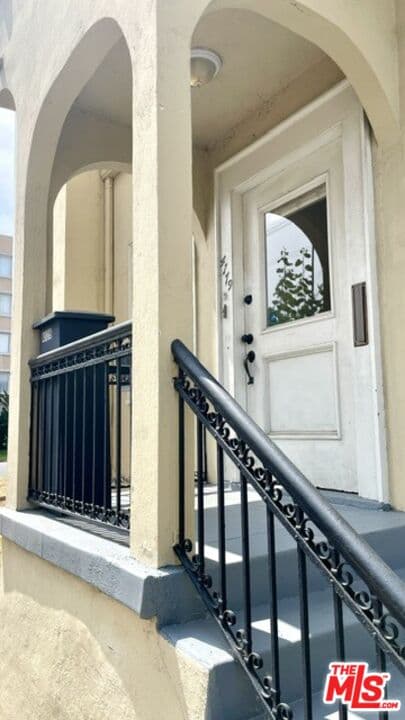 2 bd, 1 ba Apartment in Los Angeles, CA — $2,650/mo — photo 2