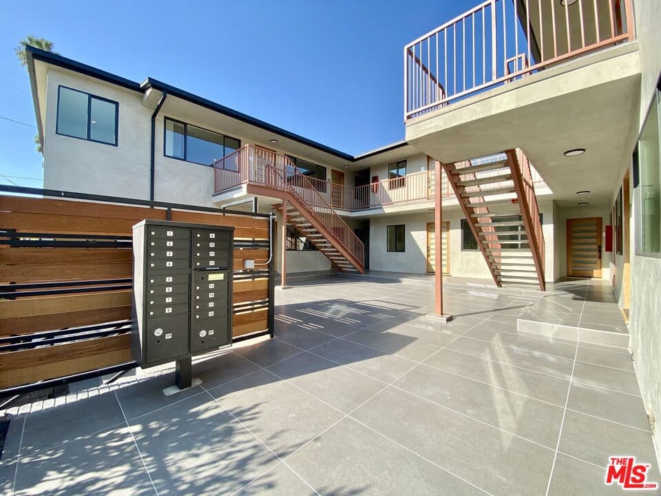 2 bd, 2 ba Apartment in Los Angeles, CA — $2,795/mo — photo 2