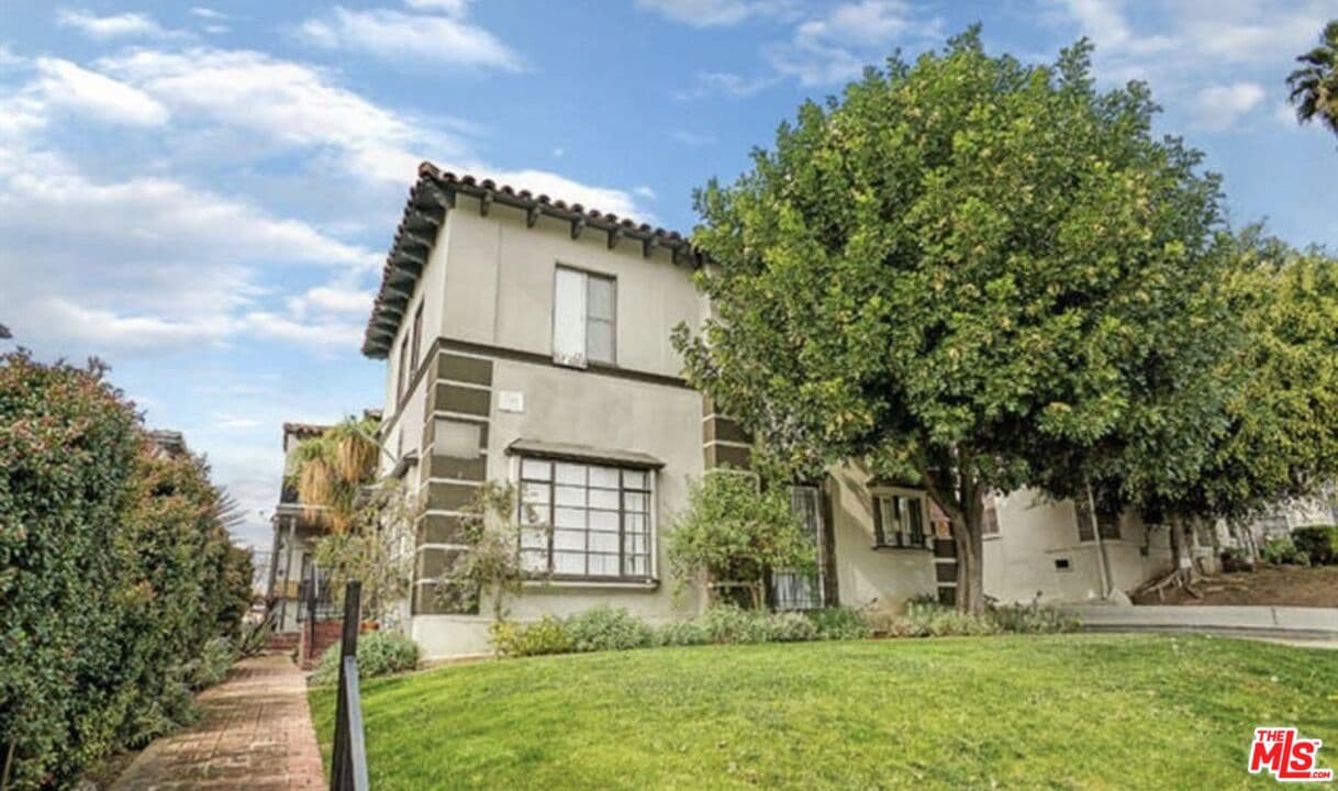 2 bd, 1 ba Apartment in Los Angeles, CA — $2,450/mo — photo 1
