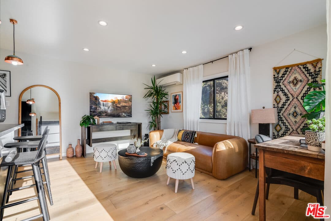 2 bd, 1 ba Townhouse in Venice, CA — $5,500/mo — photo 2