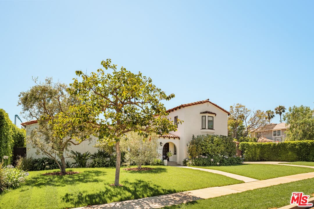 4 bd, 4 ba House in Pacific Palisades, CA — $25,000/mo — photo 2