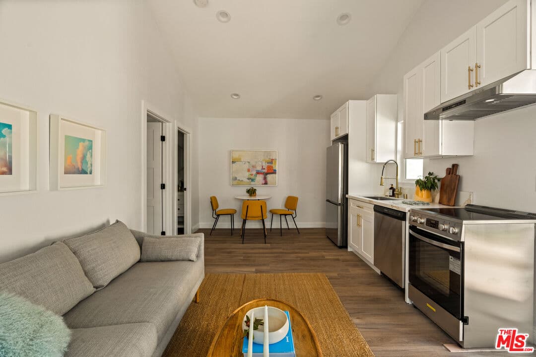 1 bd, 1 ba House in Los Angeles, CA — $2,000/mo — photo 2