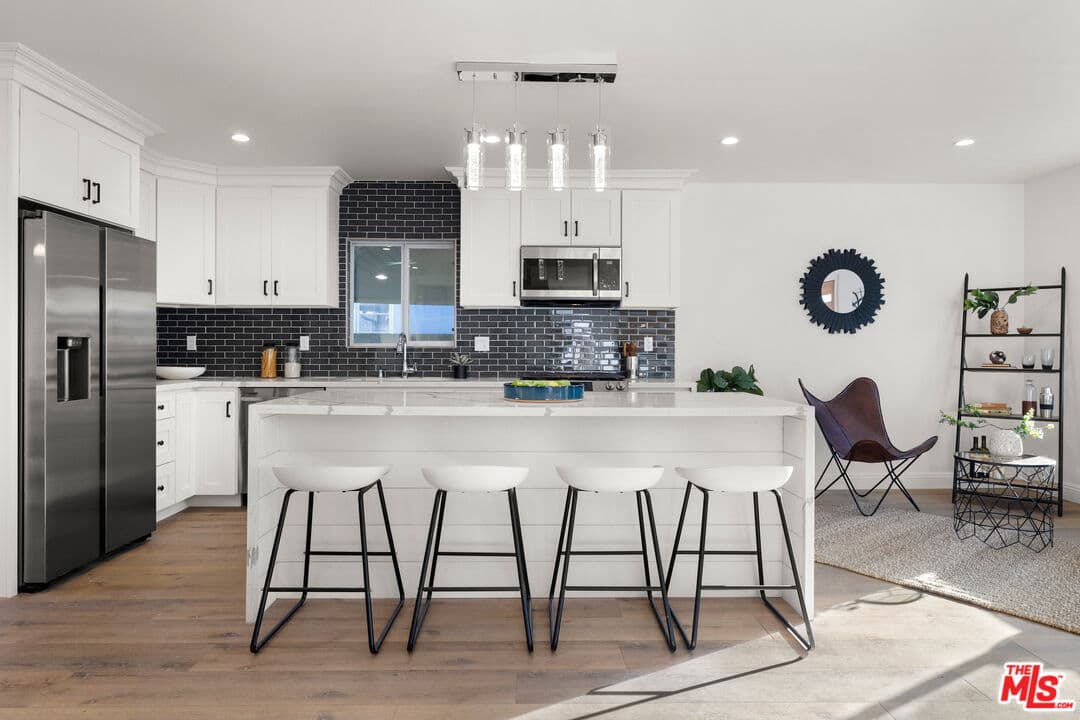 3 bd, 2 ba House in Sherman Oaks, CA — $5,200/mo — photo 2