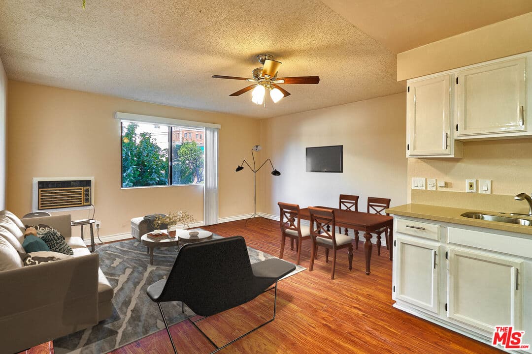 2 bd, 2 ba Apartment in Los Angeles, CA — $2,500/mo — photo 2