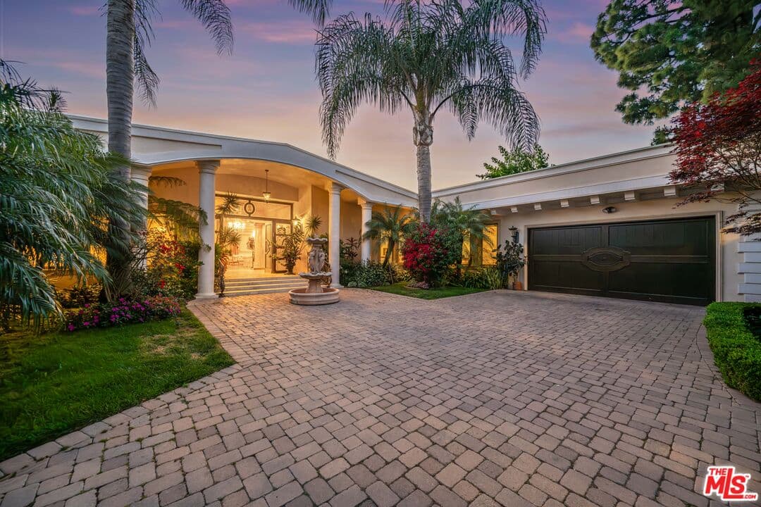 5 bd, 5 ba House in Beverly Hills, CA — $31,500/mo — photo 2