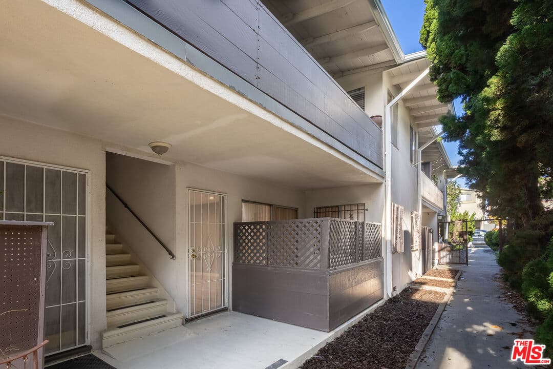 2 bd, 1 ba Apartment in Los Angeles, CA — $2,799/mo — photo 2