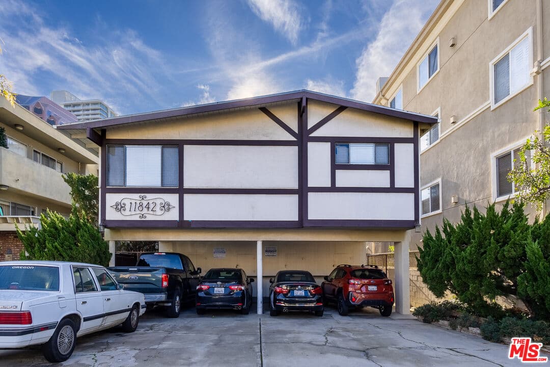 2 bd, 1 ba Apartment in Los Angeles, CA — $2,799/mo — photo 1