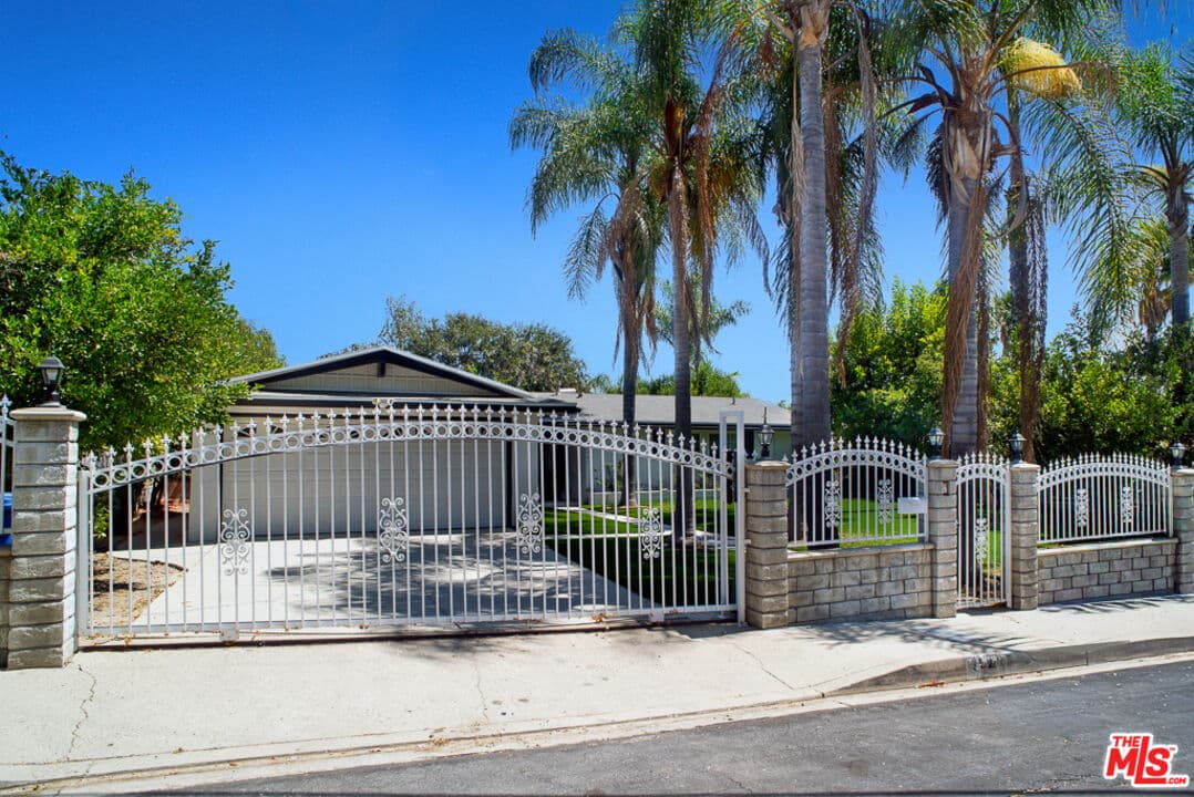 3 bd, 2 ba House in Los Angeles, CA — $4,500/mo — photo 2