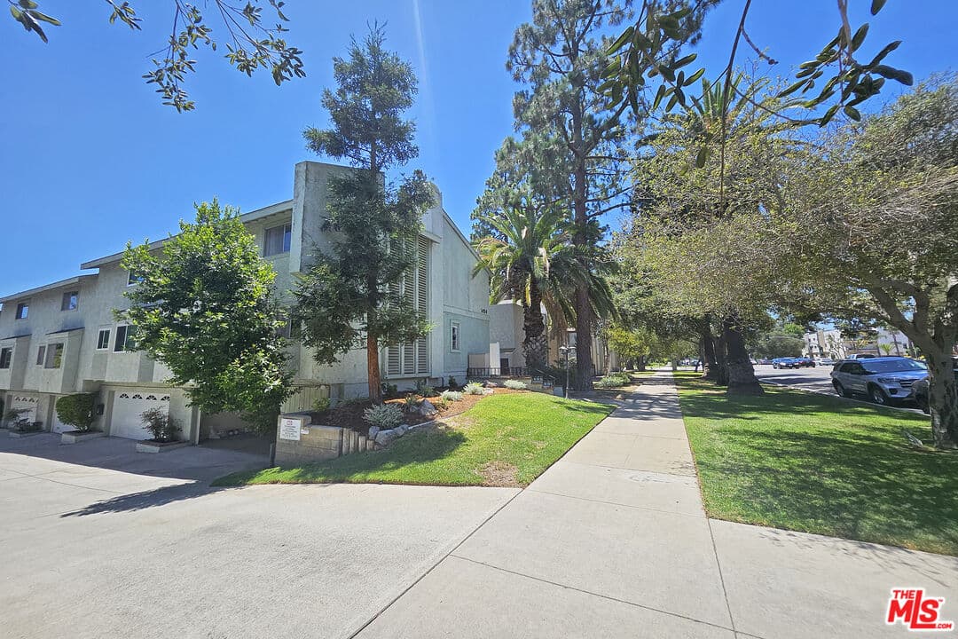 3 bd, 3 ba Condo in Pasadena, CA — $3,995/mo — photo 2